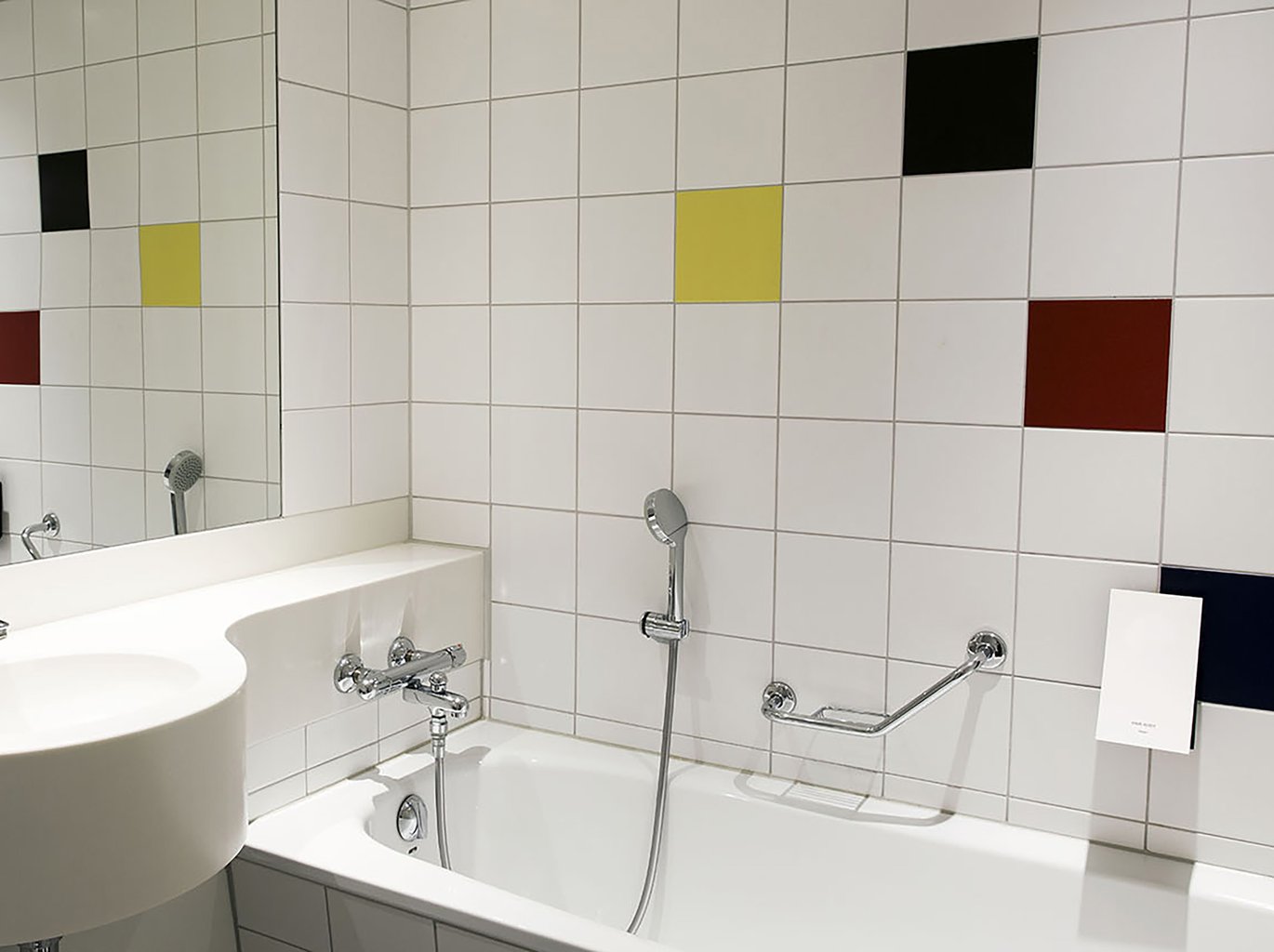 EH - HECI - BADKAMER - 3 - LR.jpg