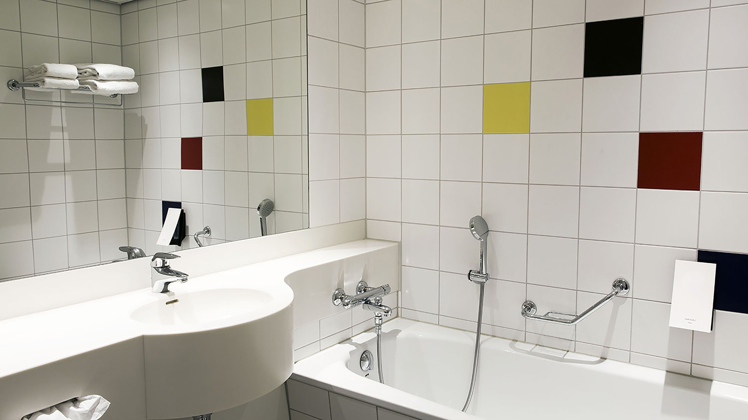 EH - HECI - BADKAMER - 3 - LR.jpg